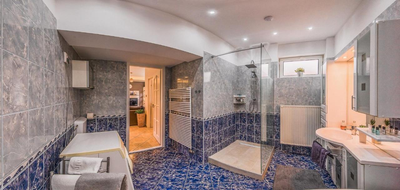 Riverside Apartman**** מישקולץ מראה חיצוני תמונה