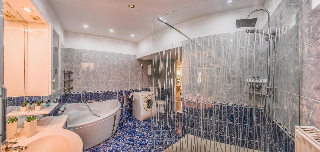 Riverside Apartman**** מישקולץ מראה חיצוני תמונה